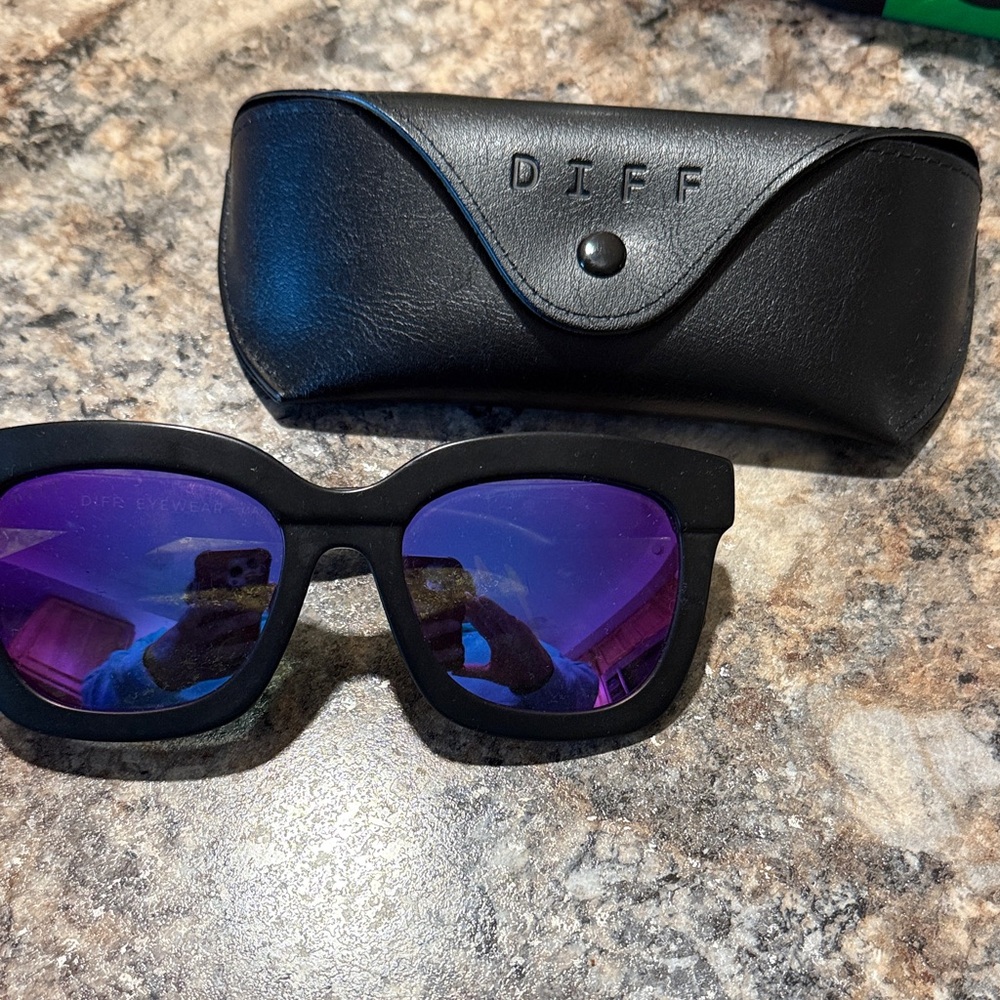 Diff Eyewear Black Sunglasses with Purple Lenses